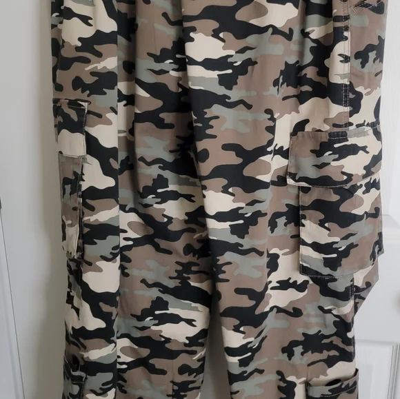 Pre-loved forever 21 camo pants sz XL - Picture 6 of 8